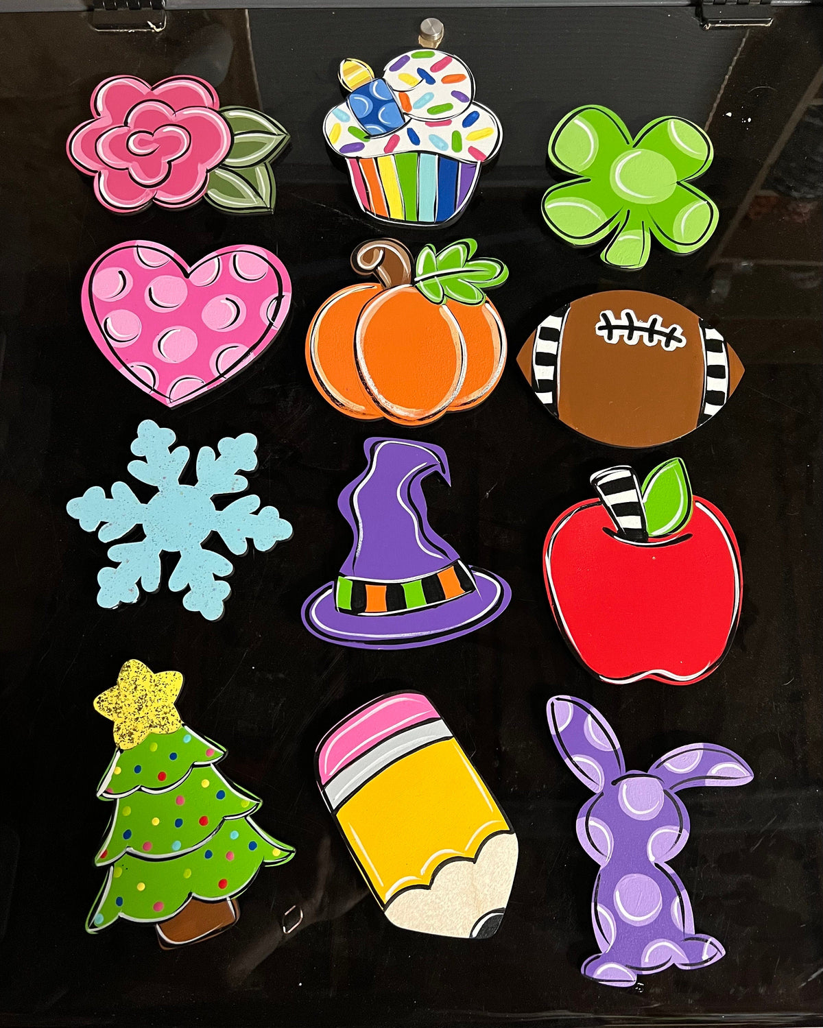 Welcome To Our Class Door Hanger with 12 Interchangeable Attachments, 22" Round